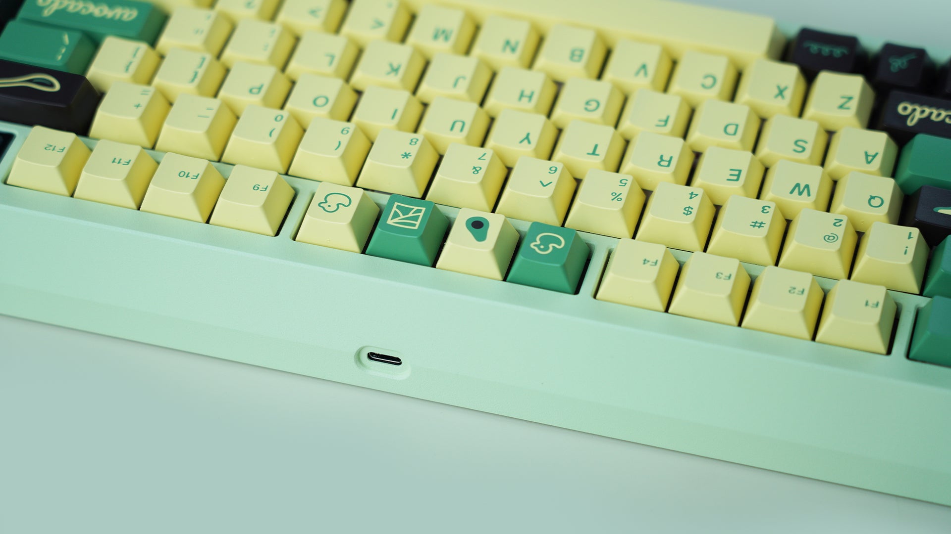 Zoom75 EE Keyboard - Milky Green [Preorder]